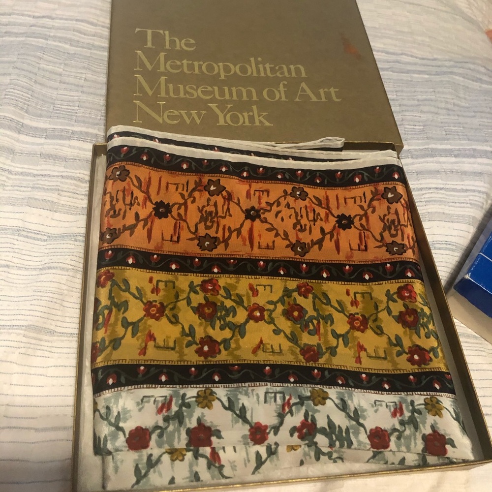 Vintage Metropolitan Museum Scarf.
